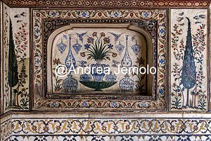 Mausoleo di I'timād-ud-Daulah Decorazione con vasi, motivi vegetali e geometrici | Andrea Jemolo