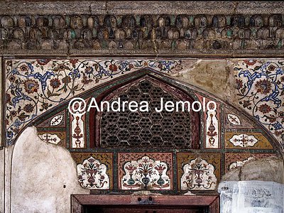 The tomb of I'timād-ud-Daulah Interior decorated with vases, vegetal and geometric patterns | Andrea Jemolo