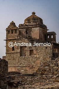 Complesso del palazzo in rovina nel Forte Chittorgarh Complesso di palazzi in rovina | Andrea Jemolo