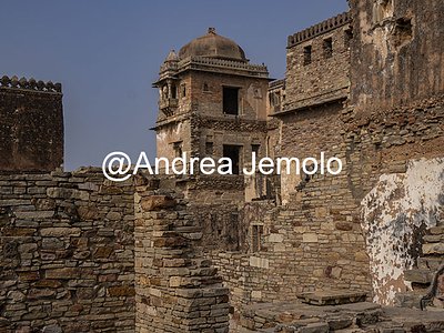 Complesso del palazzo in rovina nel Forte Chittorgarh Complesso di palazzi in rovina | Andrea Jemolo