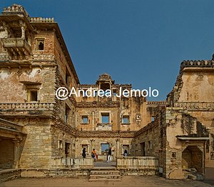 Complesso del palazzo in rovina nel Forte Chittorgarh Complesso di palazzi in rovina | Andrea Jemolo