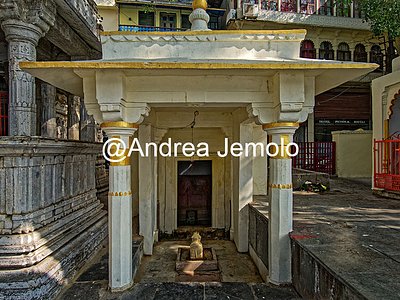 Small shrine to the Hindu god Ganesha  | Andrea Jemolo