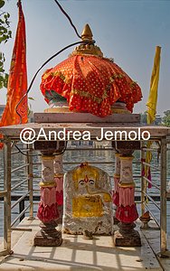 Piccolo santuario al dio indù Ganesha   | Andrea Jemolo