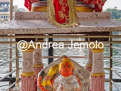 Small shrine to the Hindu god Ganesha  | Andrea Jemolo