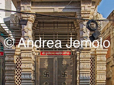Small shrine to the Hindu god Ganesha  | Andrea Jemolo