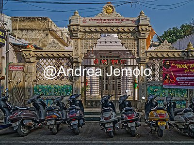 Small shrine to the Hindu god Ganesha  | Andrea Jemolo