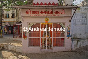 Piccolo santuario al dio indù Ganesha   | Andrea Jemolo