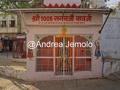 Small shrine to the Hindu god Ganesha  | Andrea Jemolo