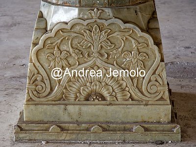 Amber Fort Diwan- E- Aam or The Hall of Public Audience - Marble decoration at the base of the column | Andrea Jemolo