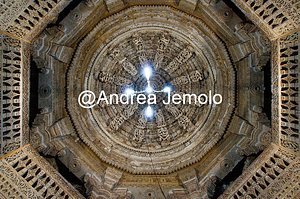 Forte di Jaisalmer Tempio Chandraprabha - Santuario scolpito in miniatura - Devkulika | Andrea Jemolo