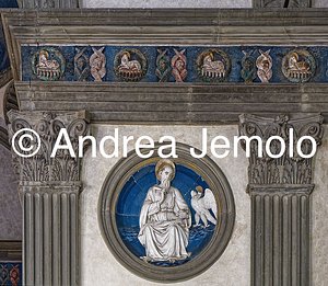 Cappella Pazzi Parete verso l'altare - Medaglione in terracotta con un Apostolo | Andrea Jemolo