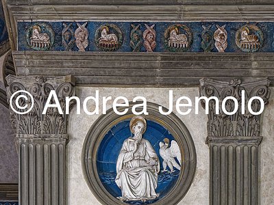 Cappella Pazzi Parete verso l'altare - Medaglione in terracotta con un Apostolo | Andrea Jemolo