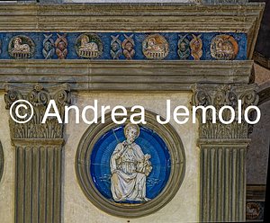 Cappella Pazzi Parete verso l'altare - Medaglione in terracotta con un Apostolo | Andrea Jemolo