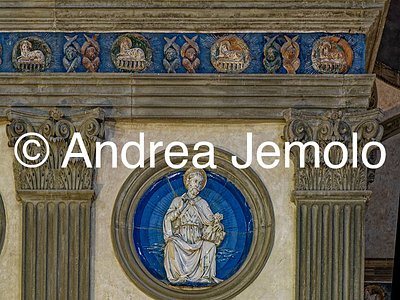 Cappella Pazzi Parete verso l'altare - Medaglione in terracotta con un Apostolo | Andrea Jemolo