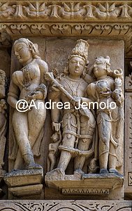 Tempio Parshvanatha Apsara a gambe incrociate e Vishnu-Lakshmi | Andrea Jemolo