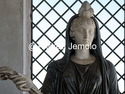 Museo Archeologico Nazionale Collezione Farnese - Iside - Fortuna - Marmo bigio morato | Andrea Jemolo
