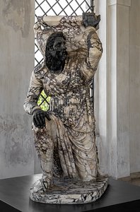 Archaeological National museum Farnese Collection - Barbarian knelt - Marble nero antico and pavonazzetto | Andrea Jemolo