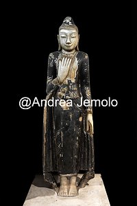 Napier Museum Sculpture of Buddha in marble, cm. 87 x 31.5 | Andrea Jemolo