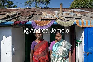 Tea plantations Tea pickers in their village | Andrea Jemolo
