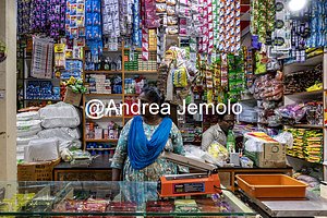 Munnar city centre Grocery store in Munnar market | Andrea Jemolo