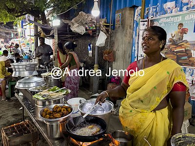 Munnar city centre A street food stand in the Munnar market | Andrea Jemolo