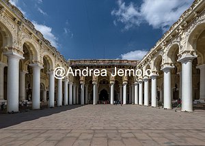 Thirumalai Nayakkar Mahal View of the courtyard of the Thirumalai Nayakkar Mahal | Andrea Jemolo