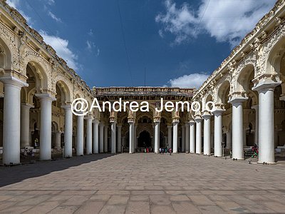 Thirumalai Nayakkar Mahal View of the courtyard of the Thirumalai Nayakkar Mahal | Andrea Jemolo