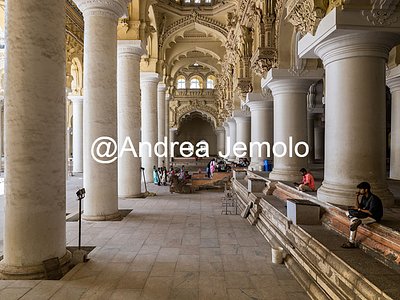 Thirumalai Nayakkar Mahal View of the corridor around the courtyard of the palace | Andrea Jemolo