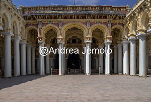 Thirumalai Nayakkar Mahal View of the courtyard of the Thirumalai Nayakkar Mahal | Andrea Jemolo