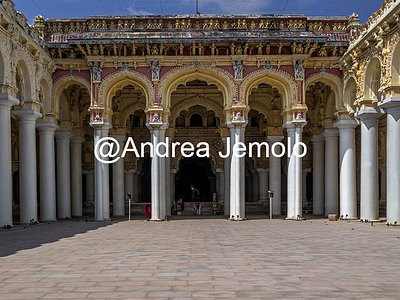 Thirumalai Nayakkar Mahal View of the courtyard of the Thirumalai Nayakkar Mahal | Andrea Jemolo