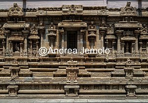 Ranganathaswamy Temple Wall with sculptures and architectural elements in the temple of Ranganathaswamy - Detail | Andrea Jemolo