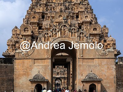 Brihadishvara Temple Maratha entrance and Gopuram' Keralantakan Tiruvasal in the temple of Brihadeshwara | Andrea Jemolo