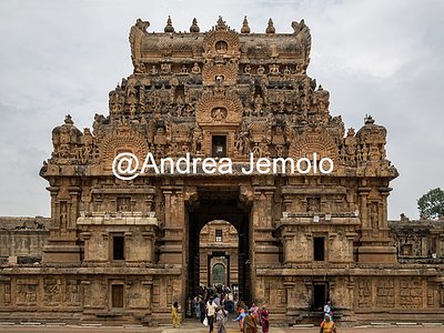 Brihadishvara Temple Gopuram' Rajarajan Tiruvasal, to the Brihadeshwara temple | Andrea Jemolo