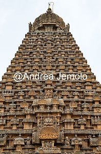 Brihadishvara Temple Chandikesvara Shrine (Sanctuary) and the main vimana of the temple of Brihadishvara | Andrea Jemolo