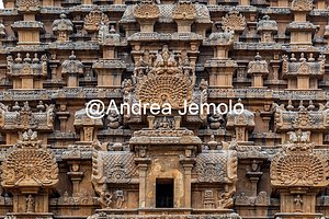 Brihadishvara Temple Chandikesvara Shrine (Sanctuary) and the main vimana of the temple of Brihadishvara | Andrea Jemolo