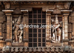 Brihadishvara Temple Chandikesvara Shrine (Sanctuary) and the main vimana of the temple of Brihadishvara | Andrea Jemolo