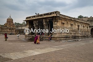 Brihadishvara Temple Karuvur Devar Shrine | Andrea Jemolo