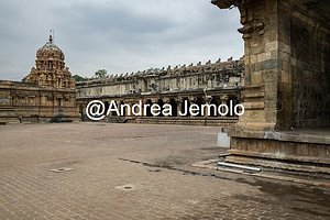 Brihadishvara Temple Ganesha Shrine and the Cloister Mandapam | Andrea Jemolo