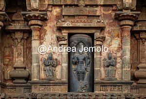Airavatesvara Temple Lingodbhava, niches on the west wall | Andrea Jemolo