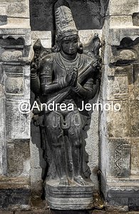 Airavatesvara Temple Nandikesvara standing in adoration | Andrea Jemolo