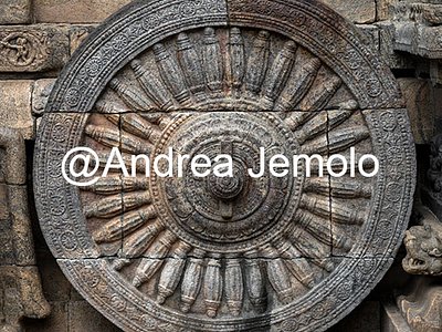 Airavatesvara Temple Wheel of the biga carved in stone | Andrea Jemolo