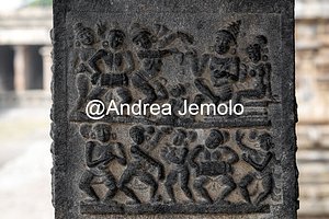 Airavatesvara Temple Scene with dancers and musicians, inner pillars, agra-mandapa | Andrea Jemolo