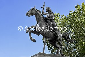 Monument to Anita Garibaldi Anita, with her son in her arms, Menotti Garibaldi, and the gun | Andrea Jemolo
