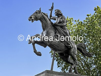 Monument to Anita Garibaldi Anita, with her son in her arms, Menotti Garibaldi, and the gun | Andrea Jemolo
