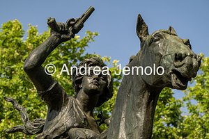 Monument to Anita Garibaldi Anita, with her son in her arms, Menotti Garibaldi, and the gun | Andrea Jemolo