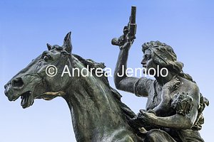 Monument to Anita Garibaldi Anita, with her son in her arms, Menotti Garibaldi, and the gun | Andrea Jemolo