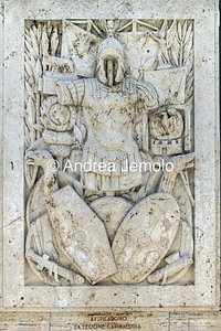 Mausoleo Ossario Garibaldino Bas-relief with allegorical images inspired by Roman antiquity | Andrea Jemolo