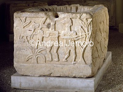 Historical museum Basin with hunting scenes | Andrea Jemolo