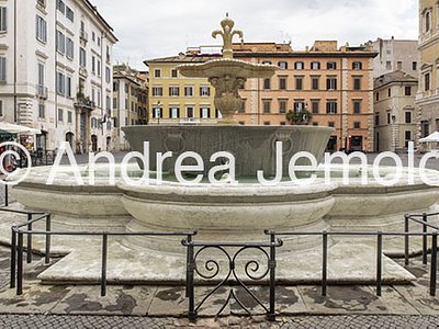 Fontane di piazza Farnese Visione d'insieme della fontana settentrionale | Andrea Jemolo