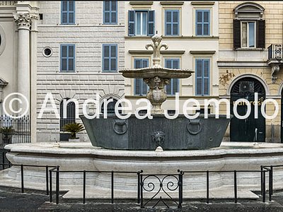 Fontane di piazza Farnese Visione d'insieme della fontana settentrionale | Andrea Jemolo